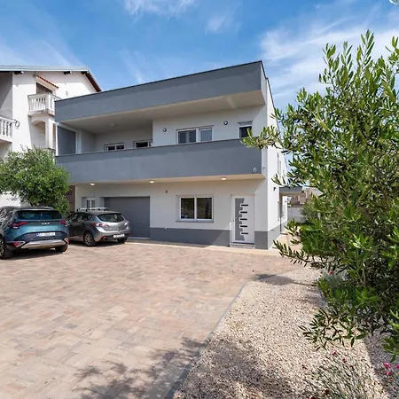 My Dalmatia - Blagdan Three With Private Parking * 자다르