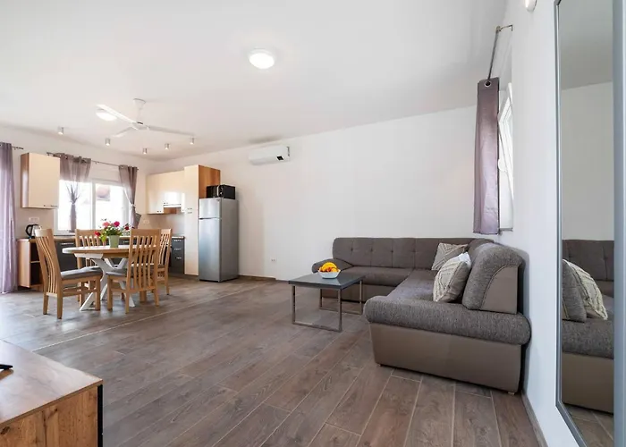 Lägenhet My Dalmatia - Blagdan Three With Private Parking Zadar