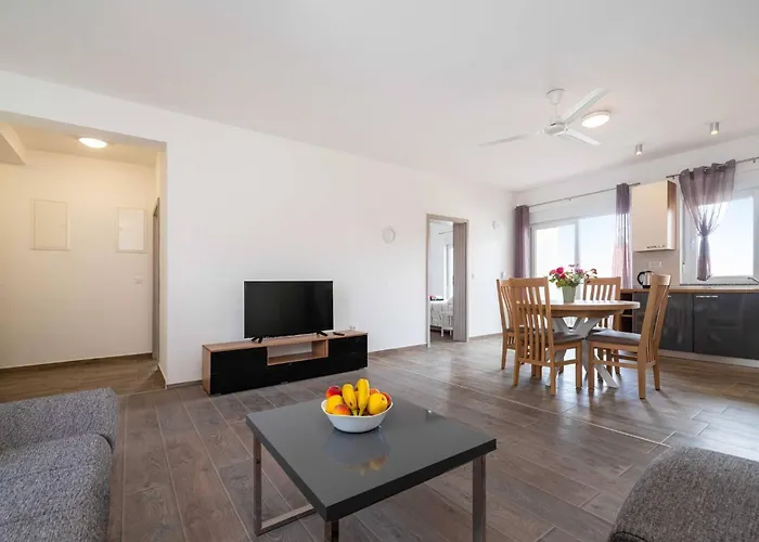 My Dalmatia - Blagdan Three With Private Parking Апартаменты *